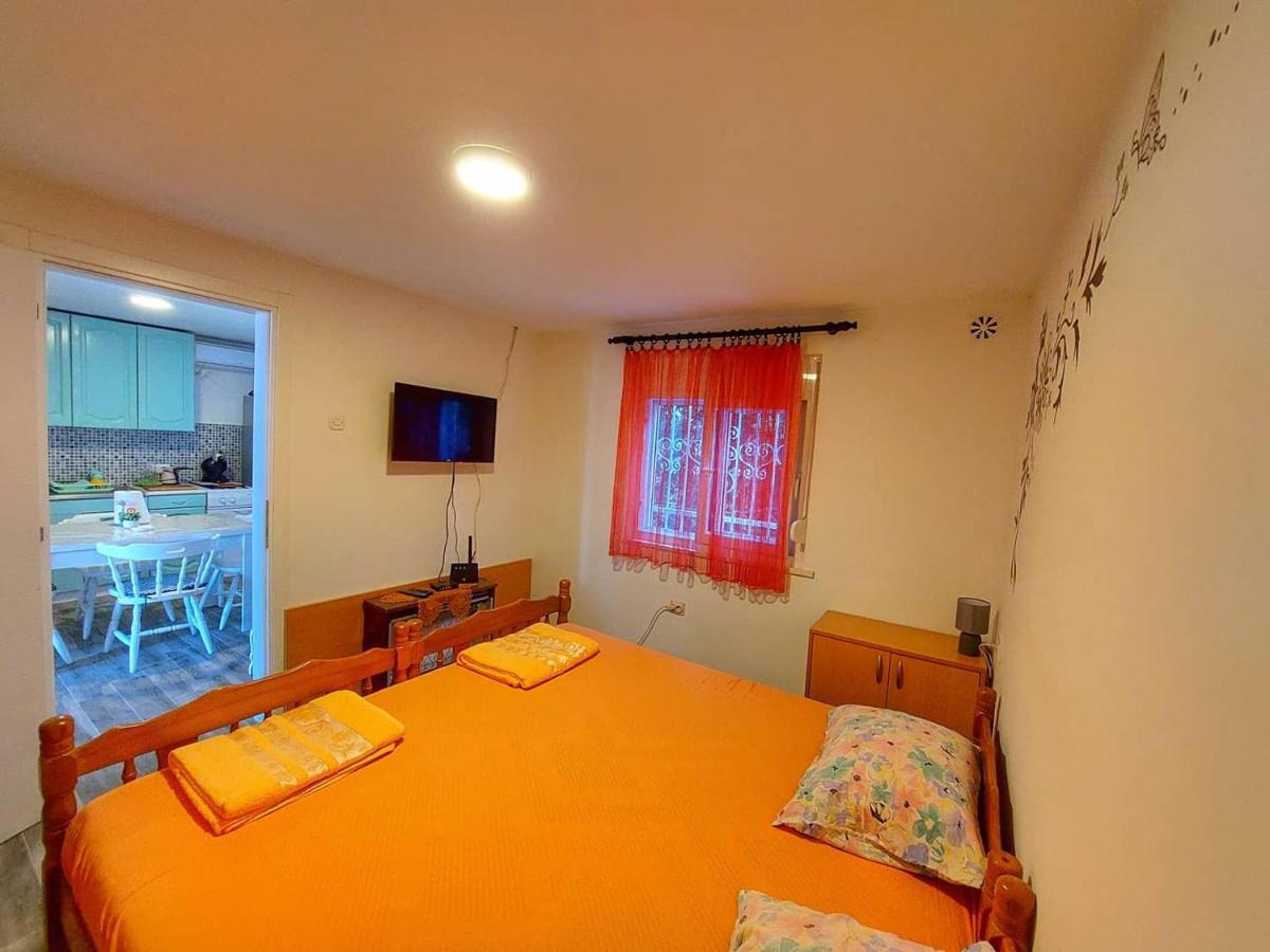 Apartments Marina Утєха Екстер'єр фото