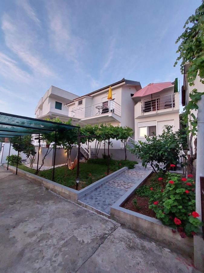 Apartments Marina Утєха Екстер'єр фото