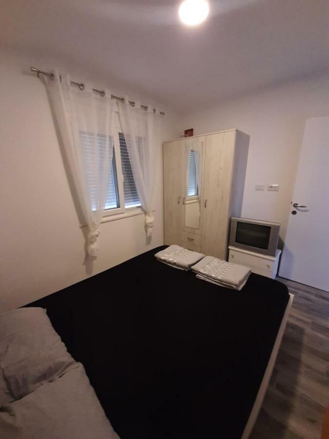 Apartments Marina Утєха Екстер'єр фото